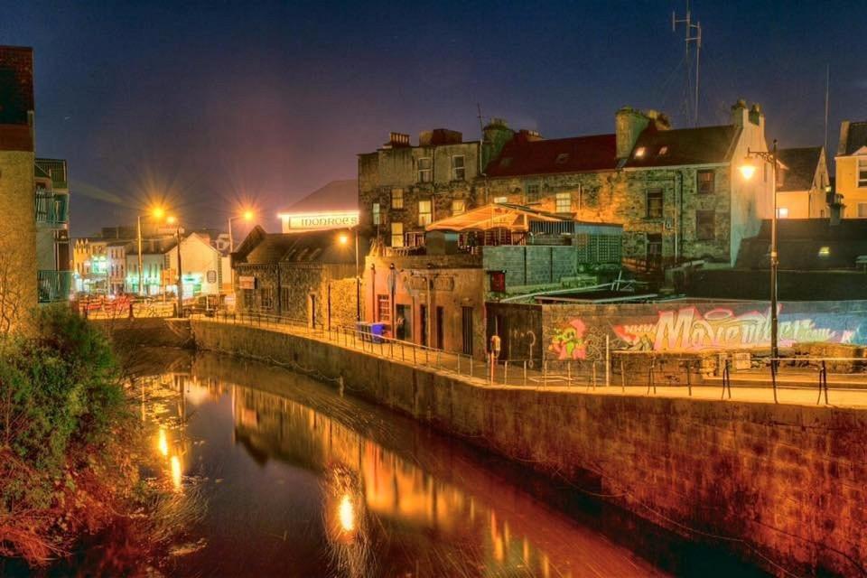 Modern Canal View Home, In City Centre, Sleeps 8 Galway Eksteriør bilde