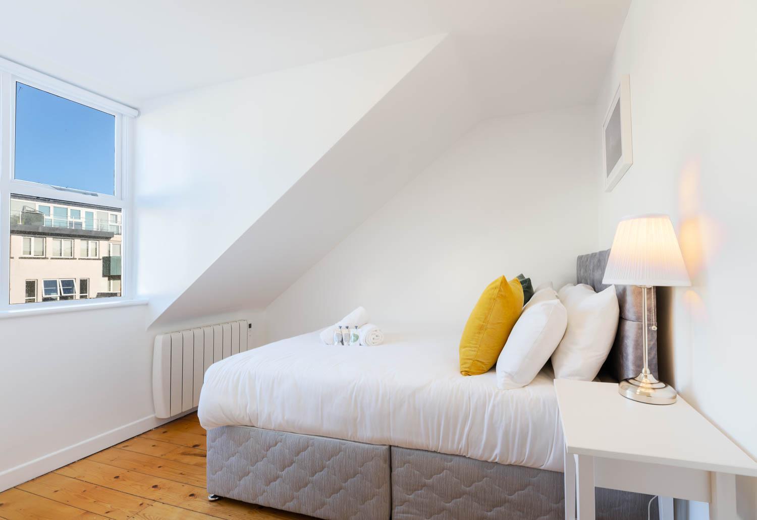 Modern Canal View Home, In City Centre, Sleeps 8 Galway Eksteriør bilde
