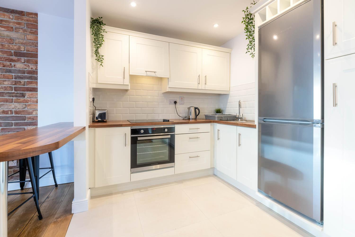 Modern Canal View Home, In City Centre, Sleeps 8 Galway Eksteriør bilde