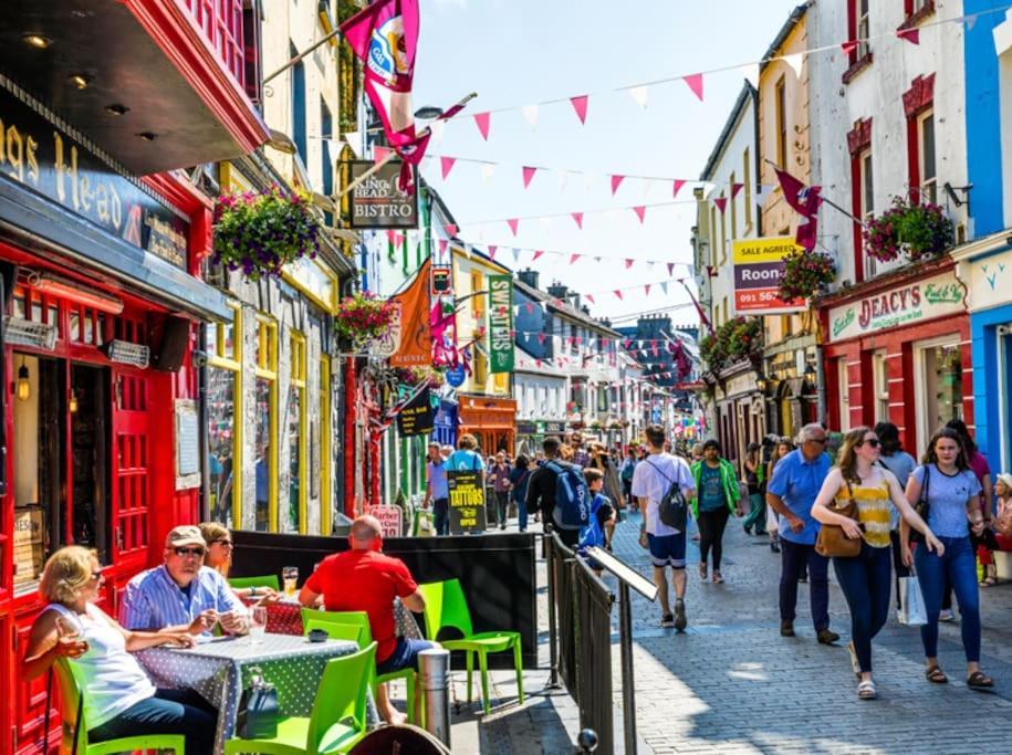 Modern Canal View Home, In City Centre, Sleeps 8 Galway Eksteriør bilde